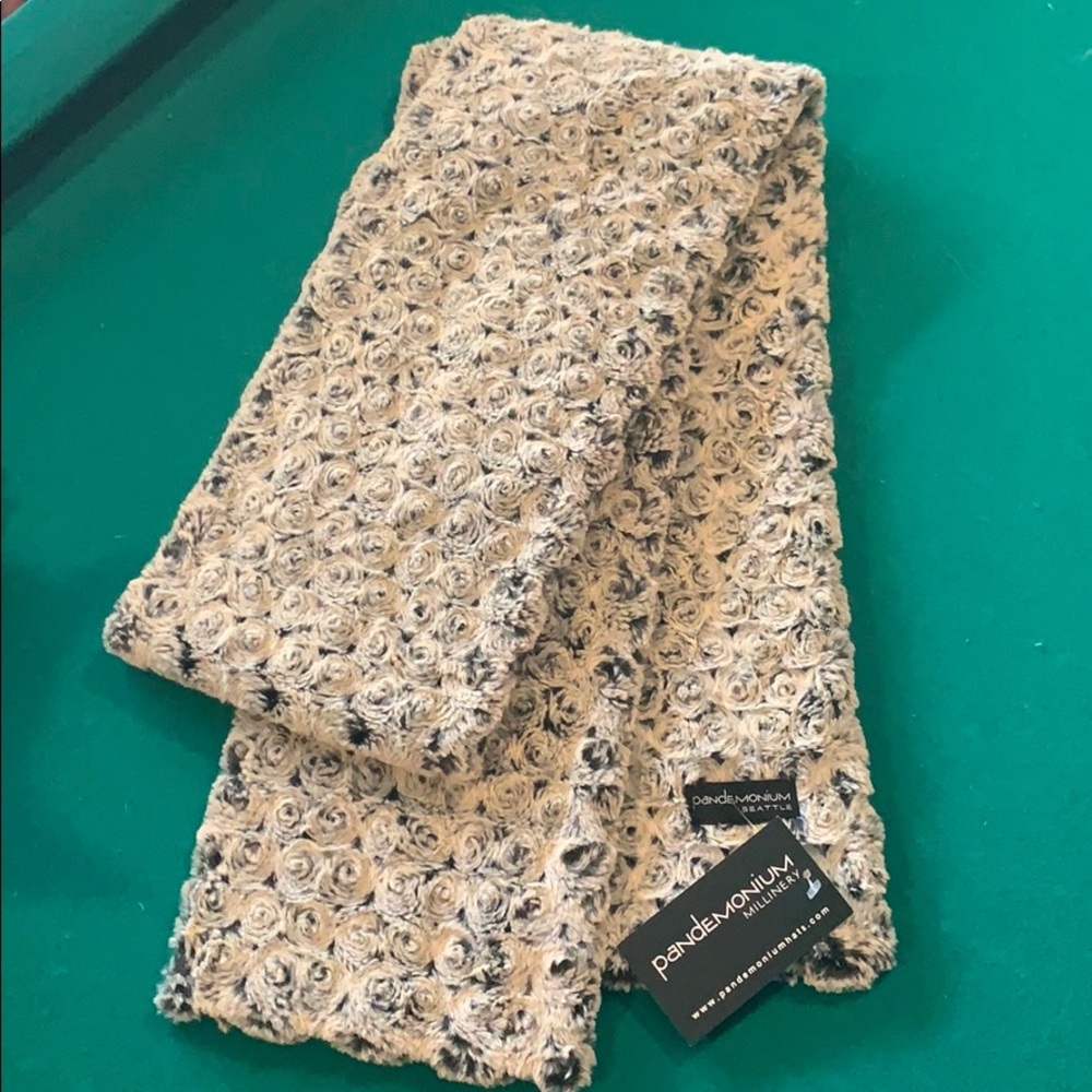 Scarf Rose bud in black